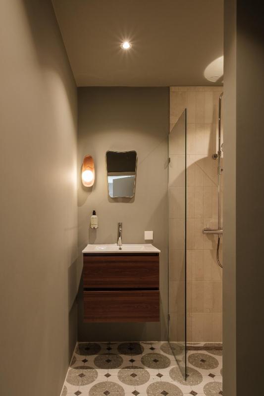 Comfy Quad Room image 2
