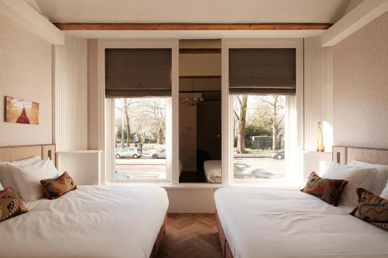 Comfy Quad Room image 1