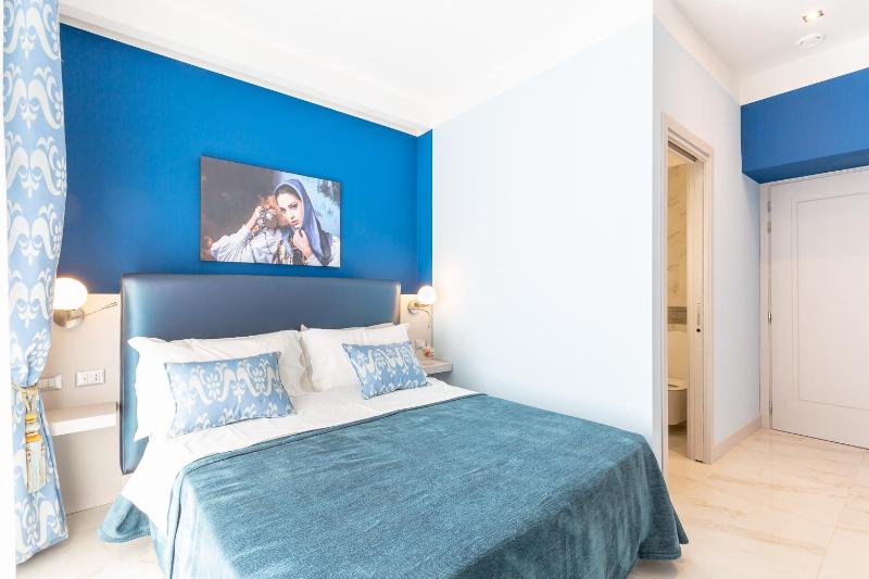 Double or Twin Room with Balcony image 4