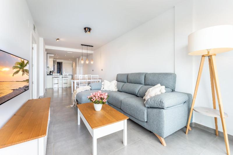 Cozy sea view apartment - image 1