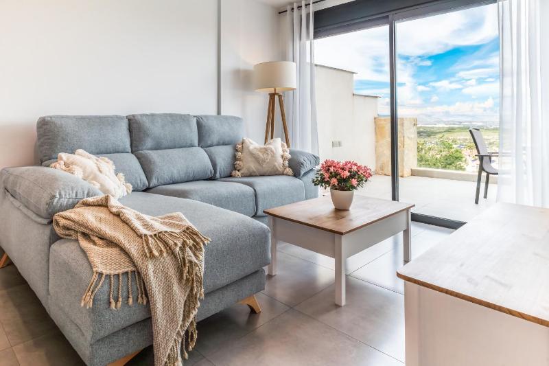 Cozy sea view apartment - image 9