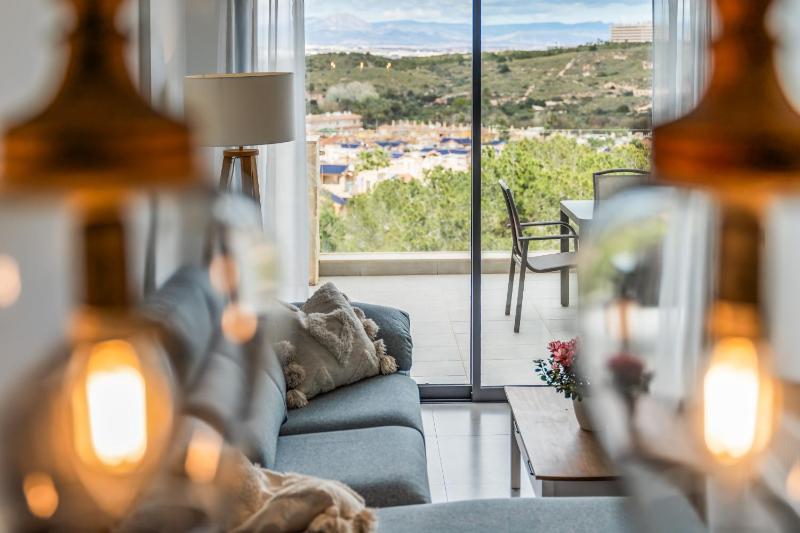 Cozy sea view apartment - image 12