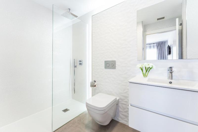 Cozy sea view apartment - image 30