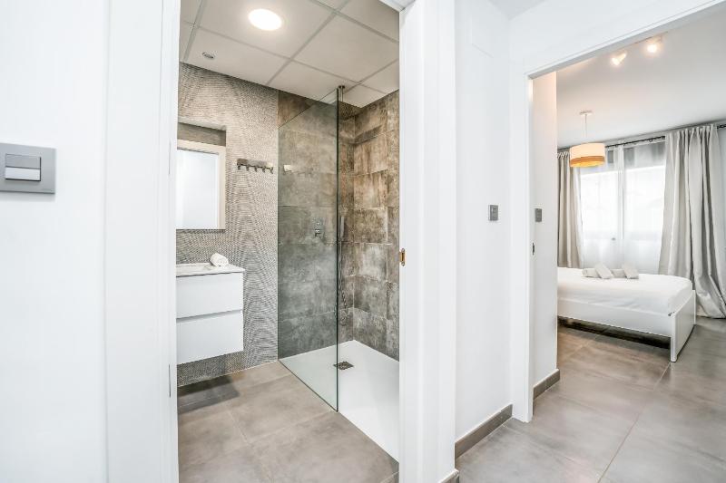 Cozy sea view apartment - image 7