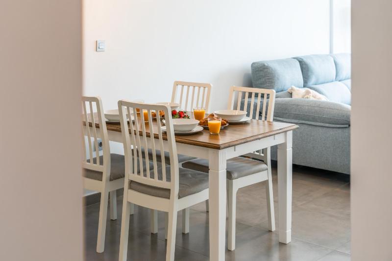 Cozy sea view apartment - image 14