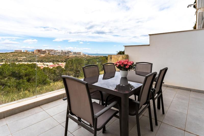 Cozy sea view apartment - image 20