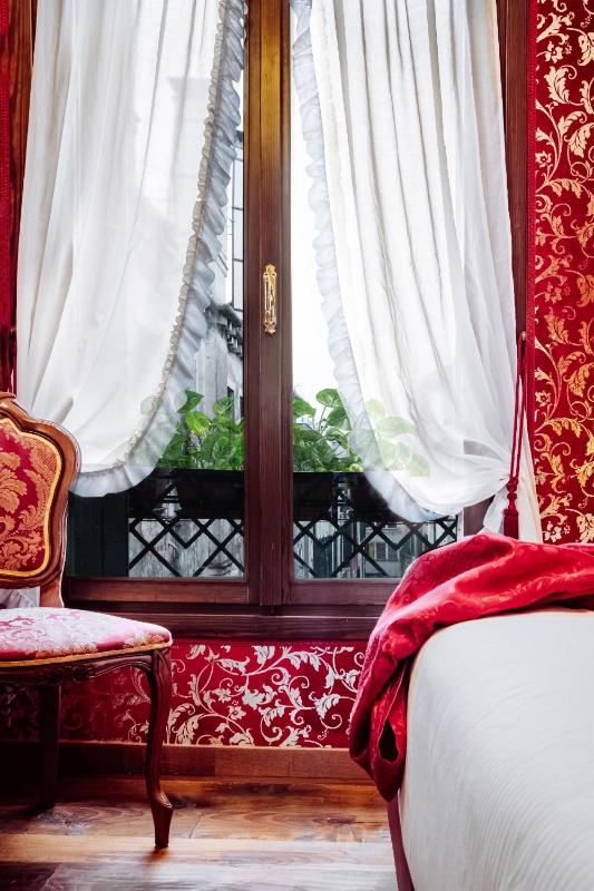 Double Room image 1