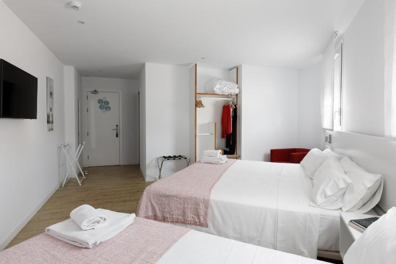 Double Room image 4