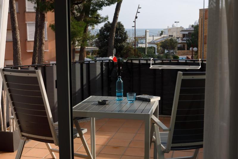 Double Room with Balcony and Partial Sea View image 3