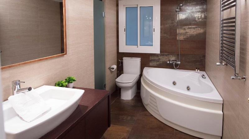 You Stylish El Born Apartments - image 12
