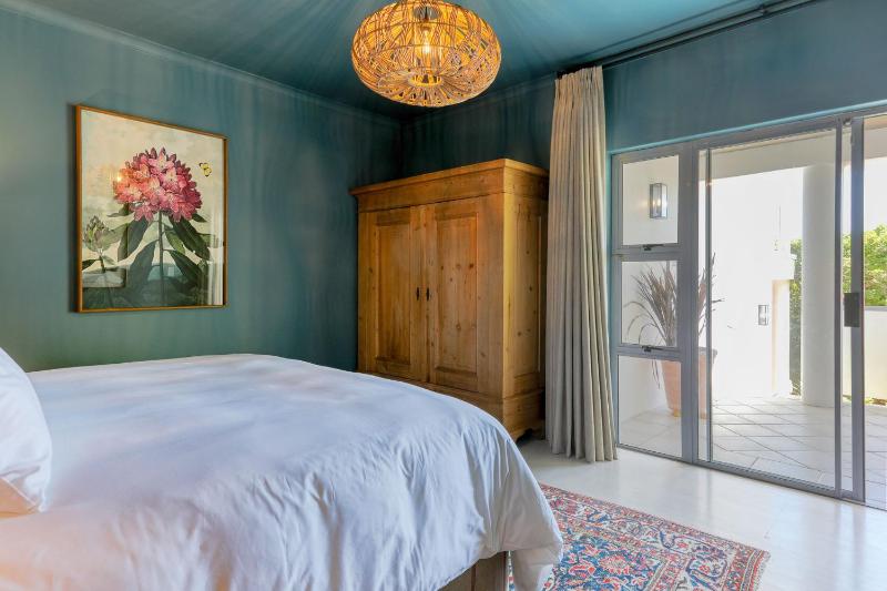 Camps Bay Glen Authentic Villa - image 14