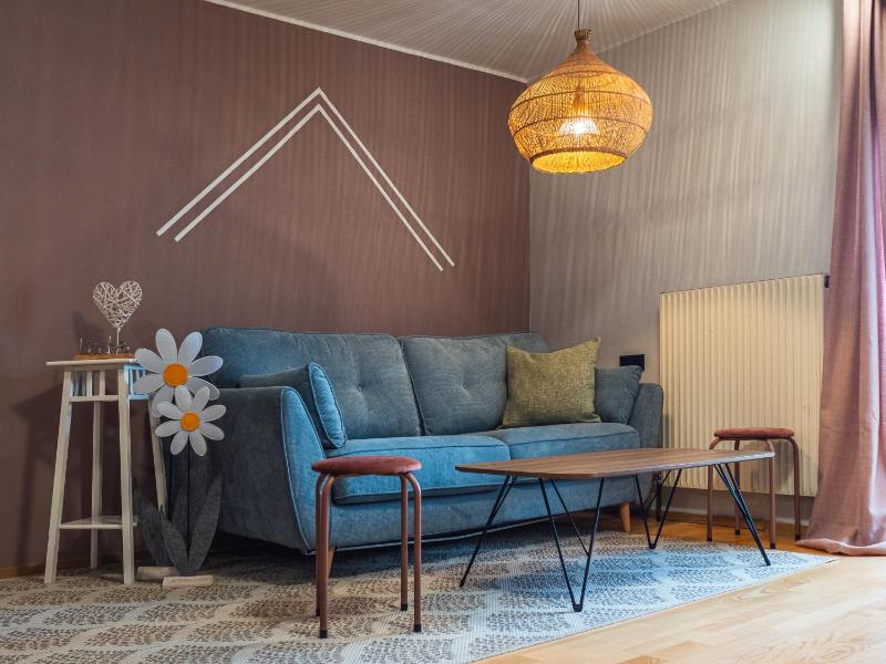 Family Room image 3
