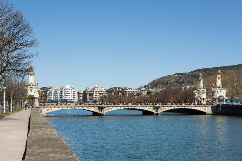 Suite with Garden View image 2