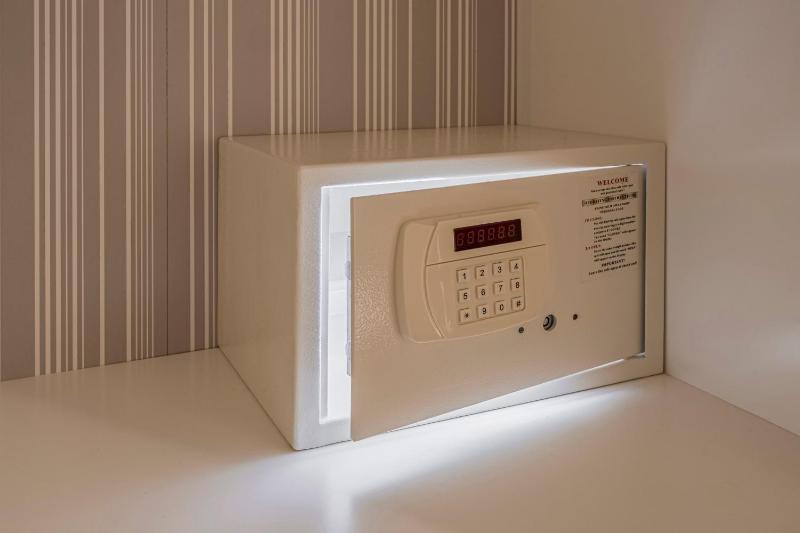 One-Bedroom Apartment image 4