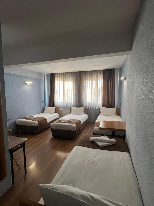 Standard Quadruple Room image 1