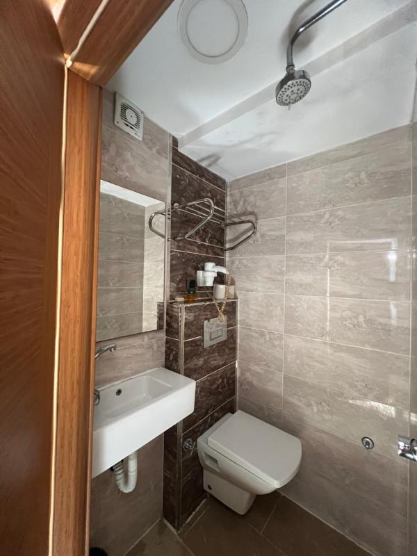 Budget Twin Room image 3