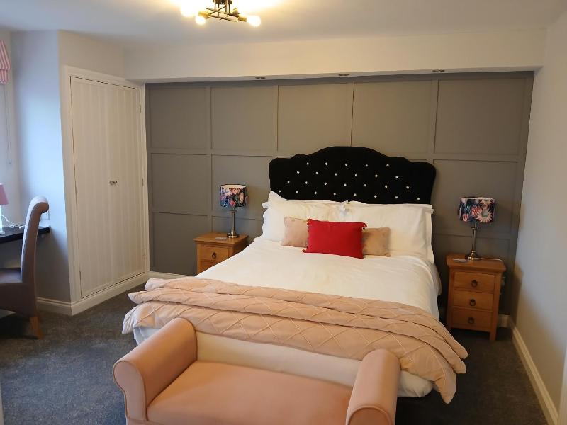 Superior Double Room 2 image 3