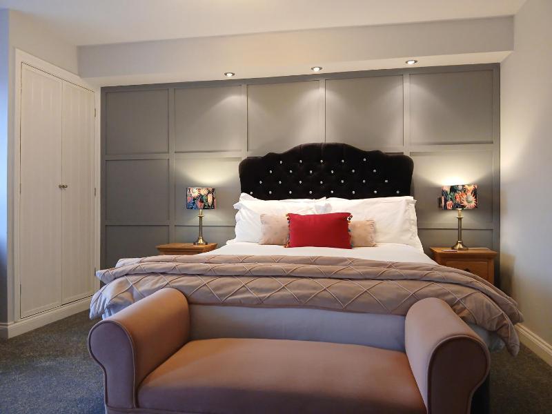 Superior Double Room 2 image 4