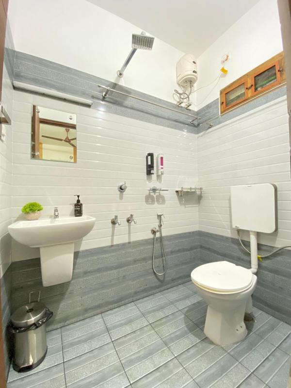 Stay Central Stay Cozy 3BHK Premium Home Stay - image 4