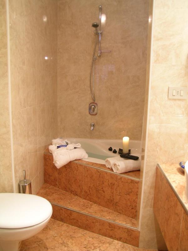 Double Room image 4