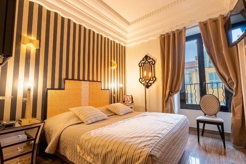 Standard Double Room image 3