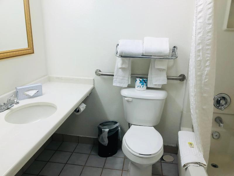 King Room - Accessible/Non-Smoking image 1