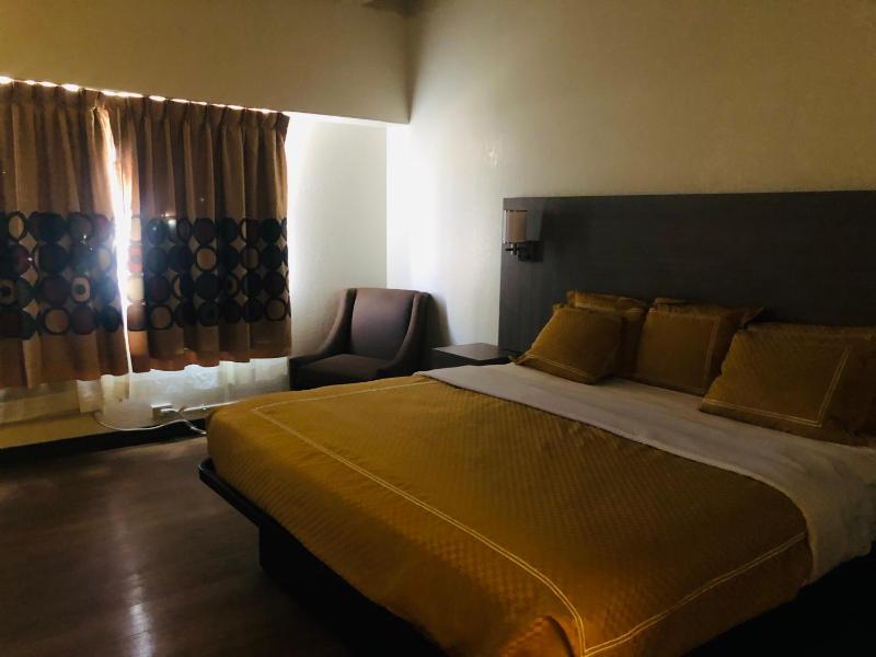King Room - Accessible/Non-Smoking image 2