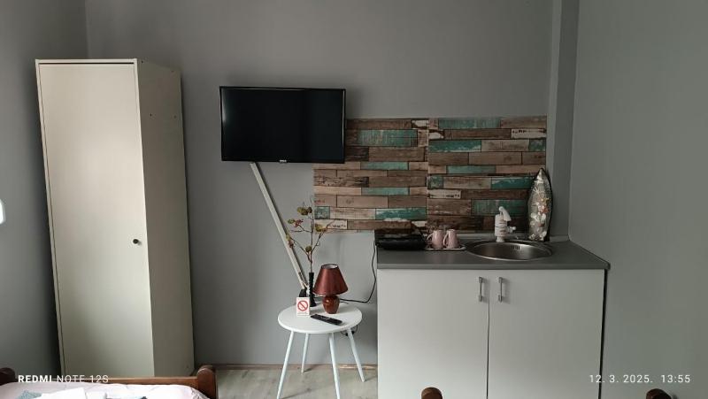 Standard Twin Room image 1