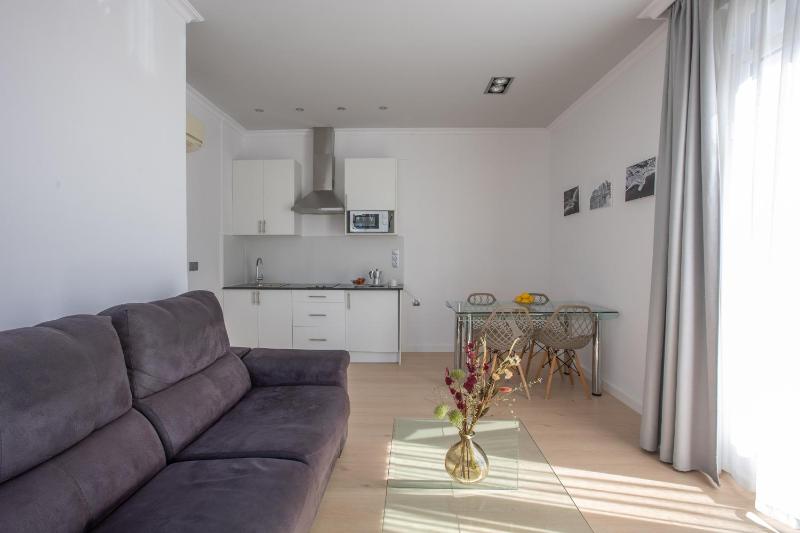One-Bedroom Apartment with Side Sea View image 3