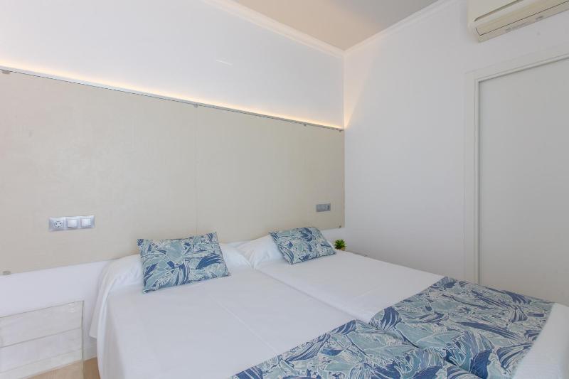 One-Bedroom Apartment with Side Sea View image 2