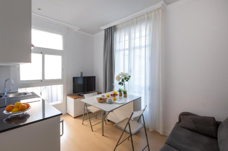 Studio with City View (2 Adults) image 4