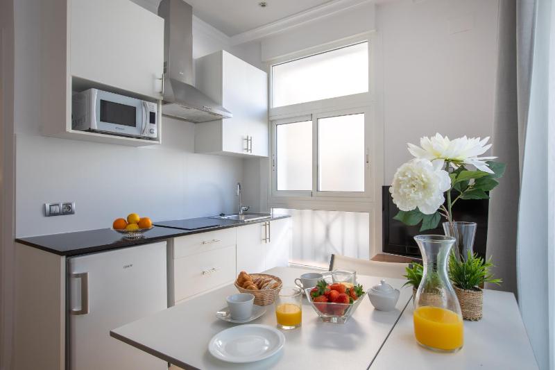 Studio with City View (2 Adults) image 3
