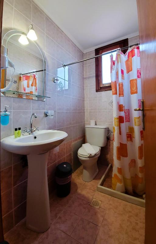 Budget Triple Room image 3