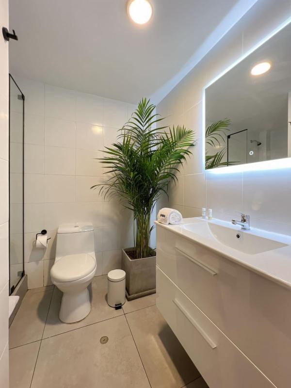 Modern Dalias Miraflores Apartment by Geko - image 9