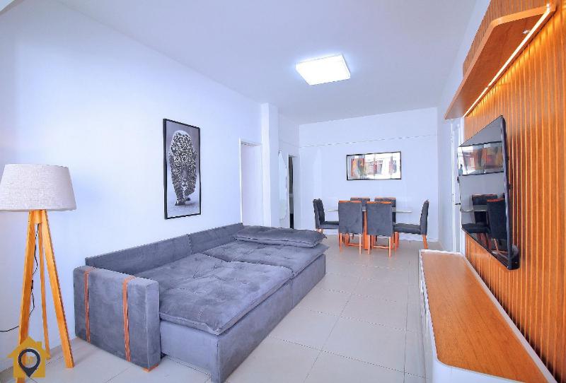 Moderno e Estiloso: 2 Quartos Perto da Praia - image 10