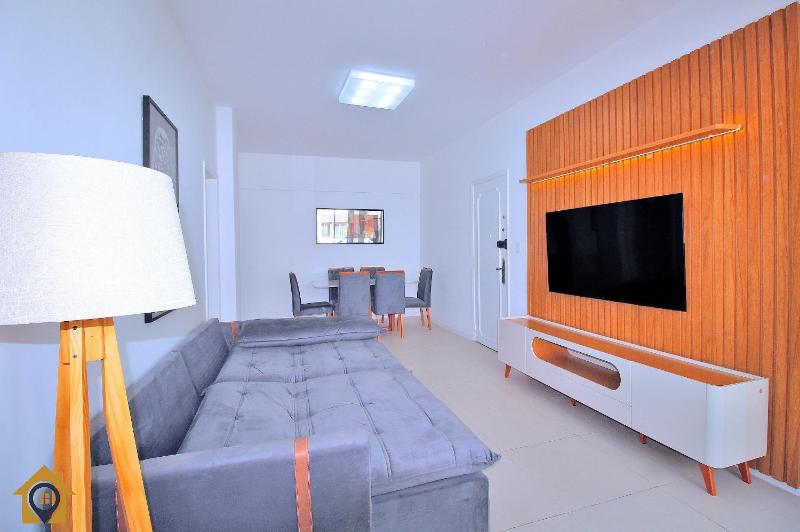 Moderno e Estiloso: 2 Quartos Perto da Praia - image 16