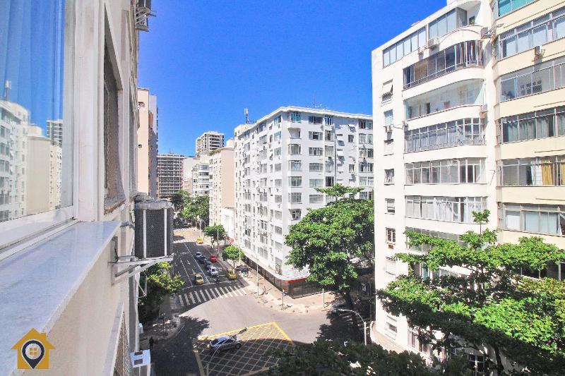 Moderno e Estiloso: 2 Quartos Perto da Praia - image 13