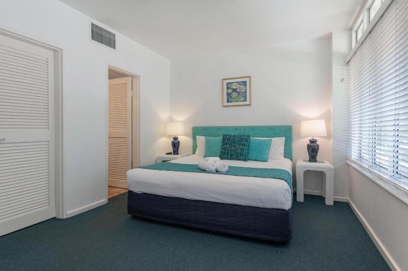 Balboa Apartments - image 33
