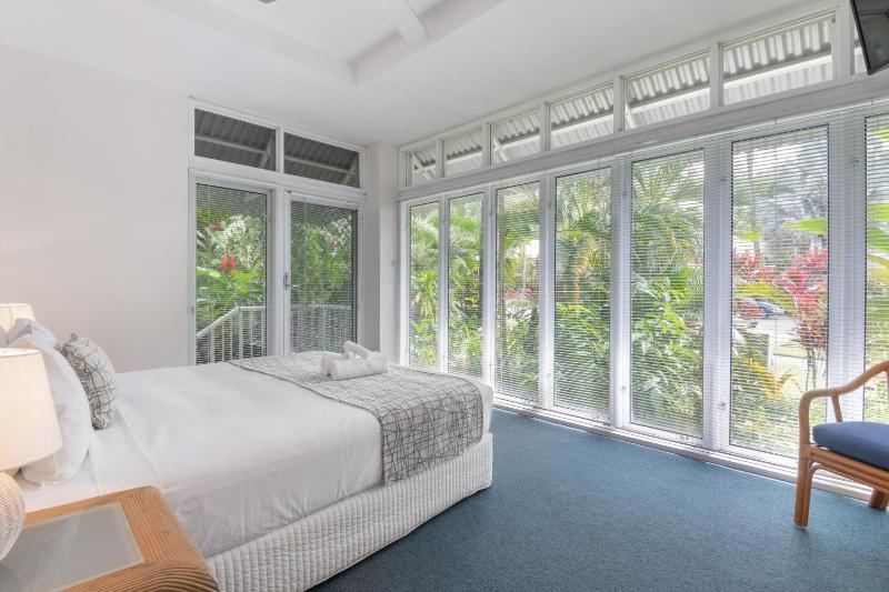 Balboa Apartments - image 29