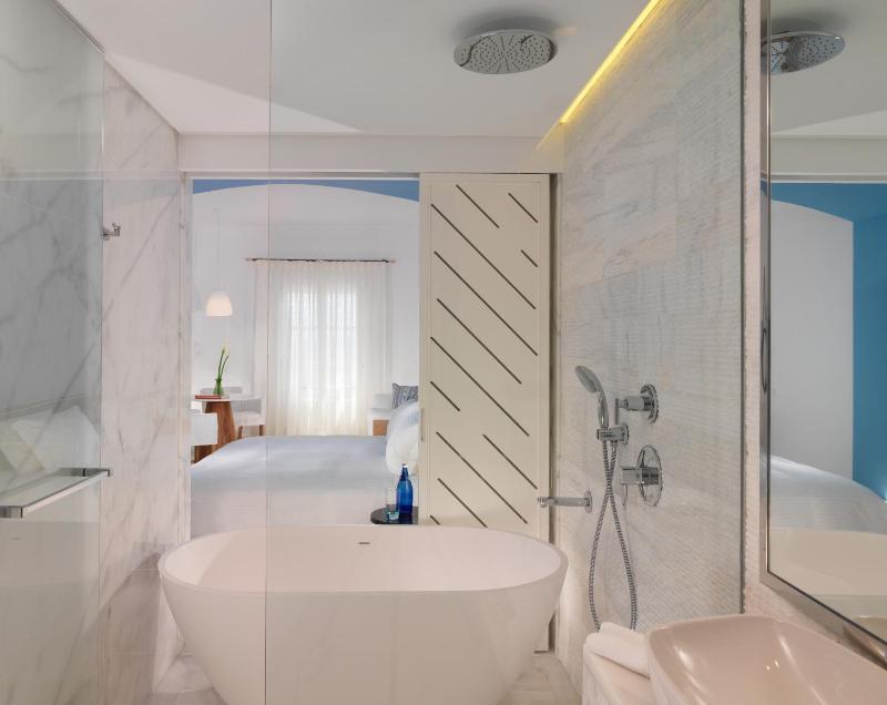 Premium Double or Twin Room with Sea View image 3