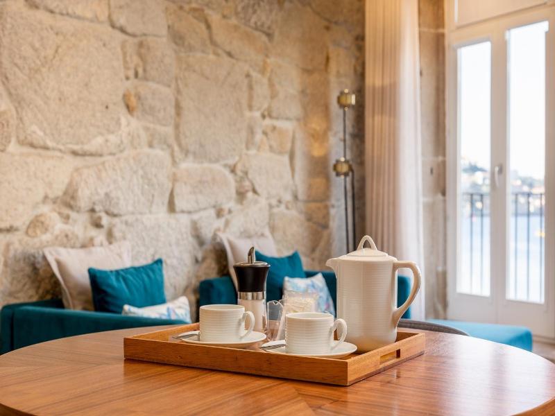 City Apartment with River Views - image 18