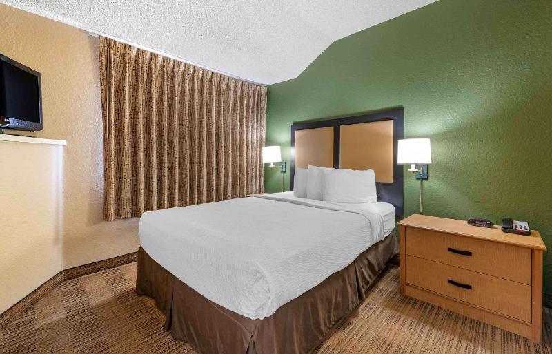 One Bedroom Suite with 1 Queen Bed - Non-Smoking image 1
