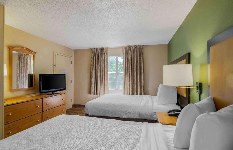 Studio with 2 Queen Beds - Non-Smoking image 1