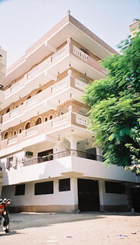 The 5 inn apartment 2 rooftop pyramids view - image 11