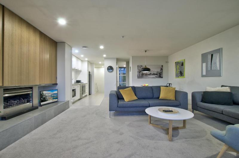 Lakeview 4BR Retreat in Central Queenstown - image 18