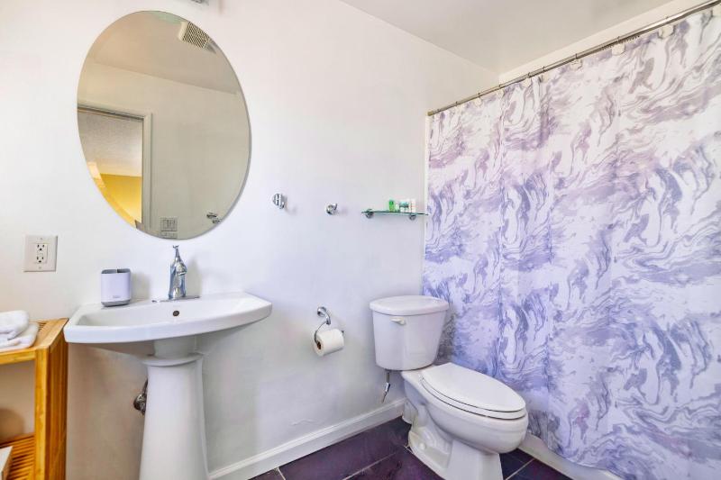 Triple Room with Private Bathroom image 2