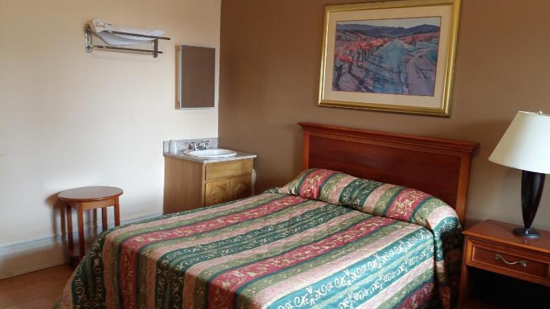 King Room with Shared Bathroom image 2