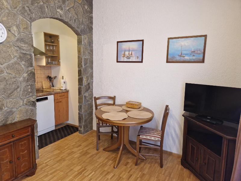 Standard One-Bedroom Apartment image 3