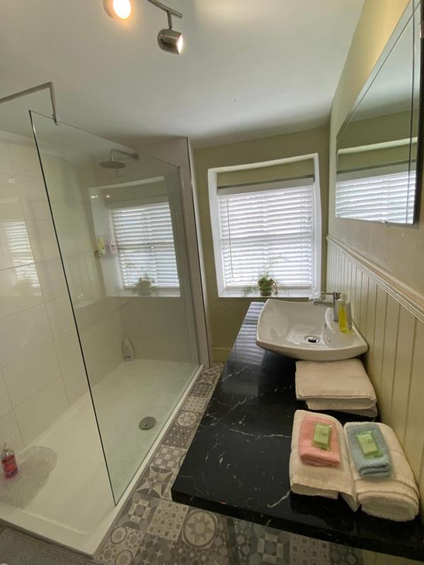 Deluxe Double Room with Shower image 4