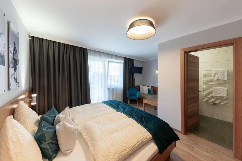 Standard Double Room image 3